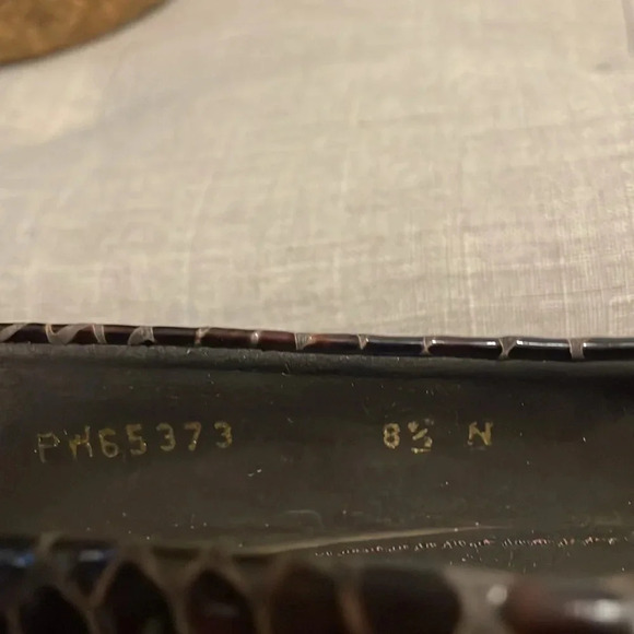 Stuart Weitzman 8.5N snake print leather heels - Picture 7 of 12